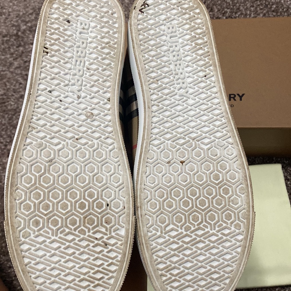 Authentic Burberry shoes - Picture 6 of 11